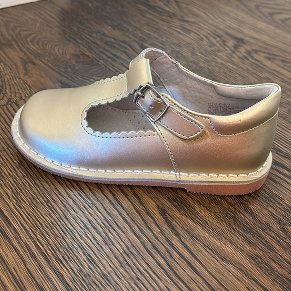 L’Amour Selina scalloped Mary Janes - size 13 - Picture 3 of 5